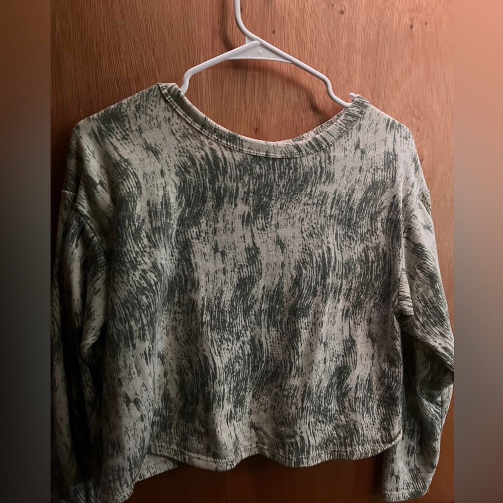 green & white long sleeve shirt